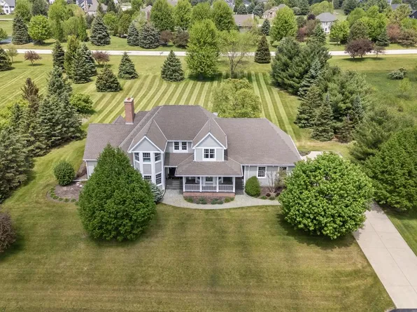 N61W29060 Parkside PLACE, Hartland, WI 53029