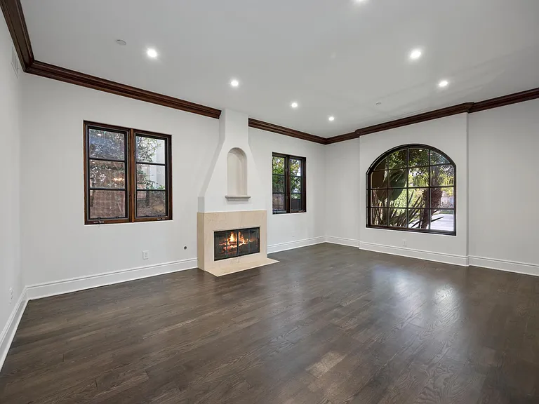 305 N Palm Dr — Photo 52