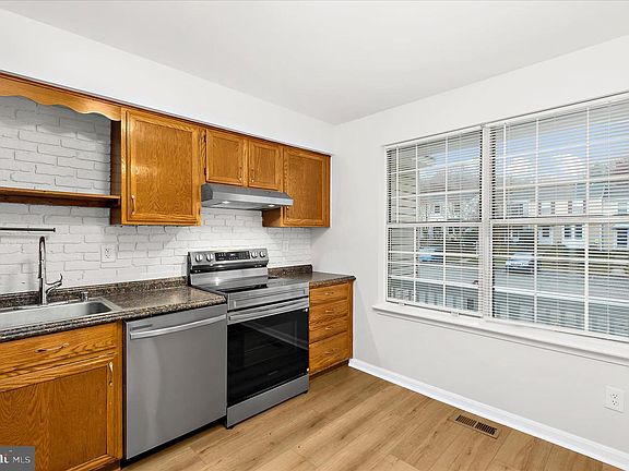 4th image of 554 Melissa Ct
