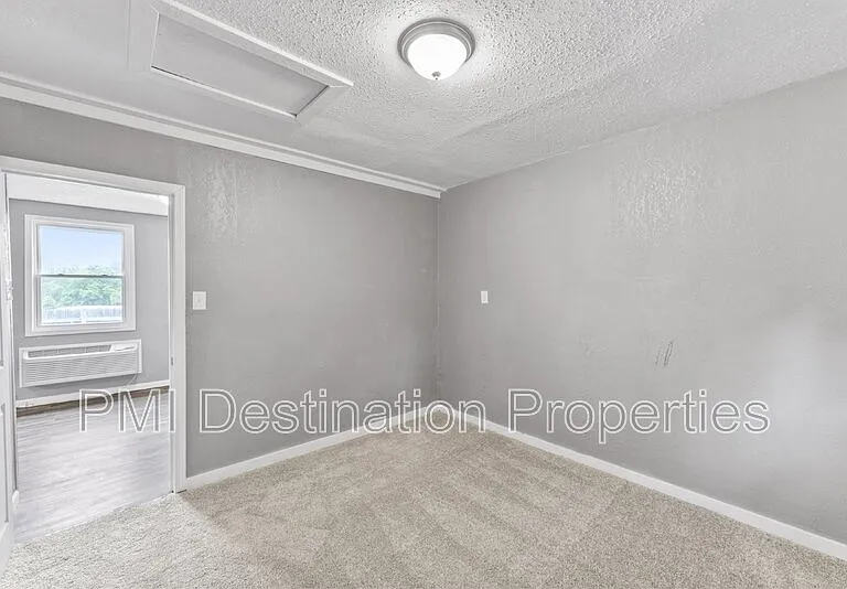 915 E Hayward Ave — Photo 12