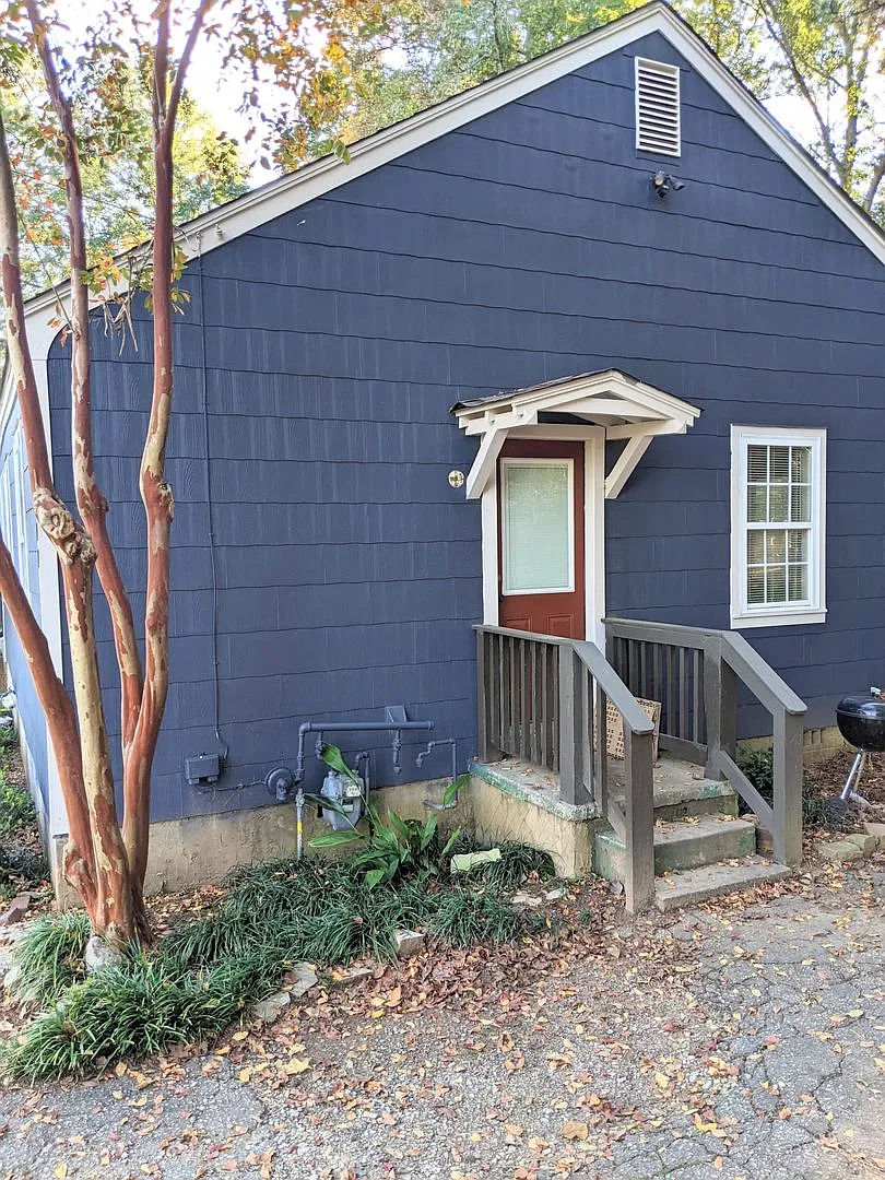 1 Bedroom 1 Bath Duplex in the Heart of Auburn — Photo 2