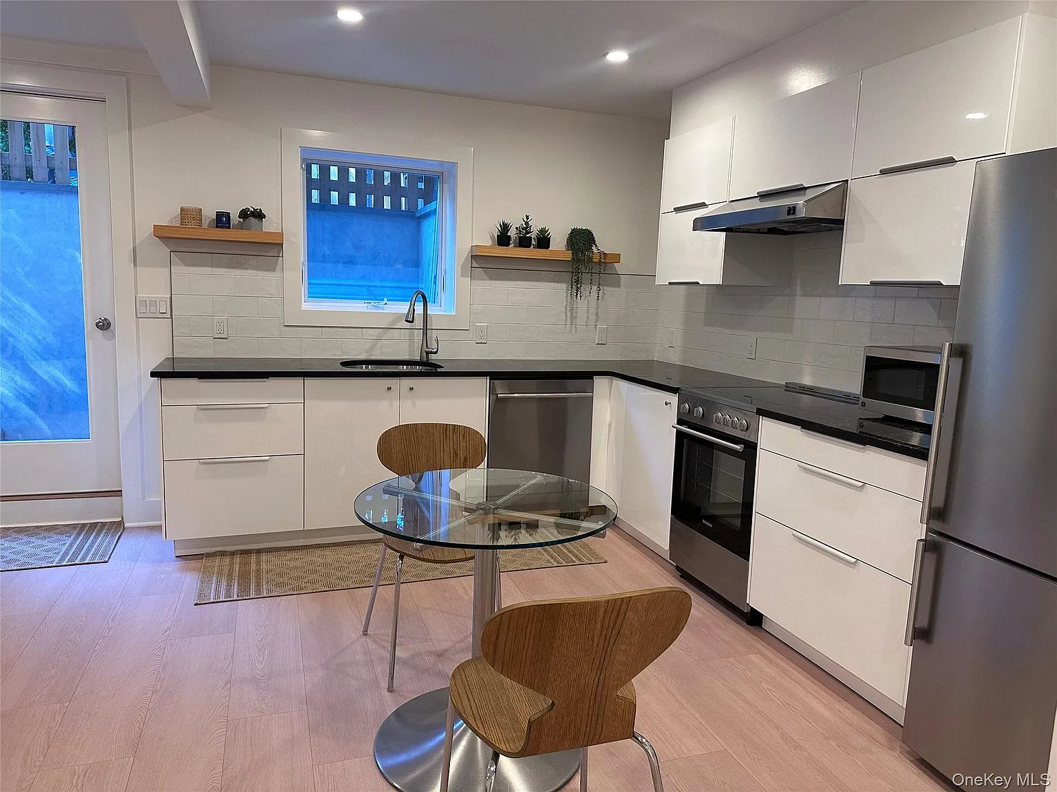 1 bed, 1.0 bath, 905 sqft, $2,500 — Photo 4