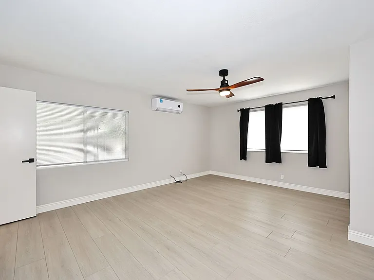 2131 E Geneva Dr — Photo 18