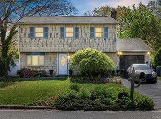 20 Revere Cir, Port Jefferson Station, NY 11776
