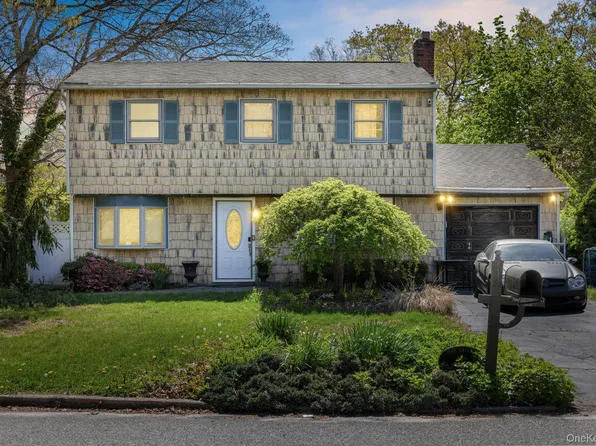 20 Revere Circle, Port Jefferson, NY 11776