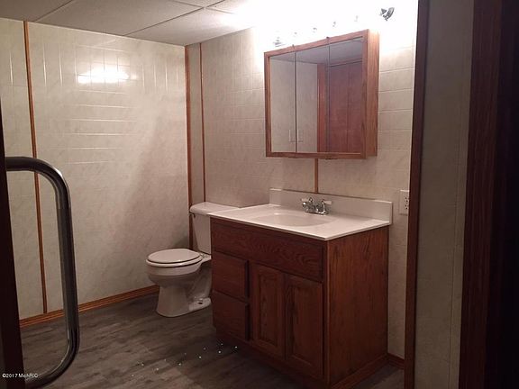 3rd image of 15350 Larsen Ave NE