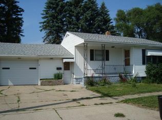 214 8th St, Manistee, MI 49660