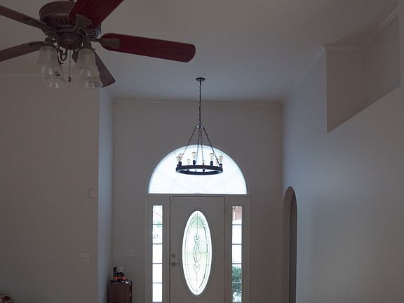 4th image of 1107 Rosewood Dr