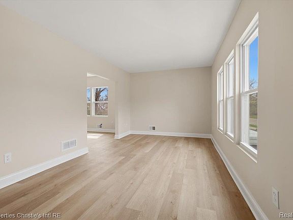 4th image of 16596 Santa Rosa Dr
