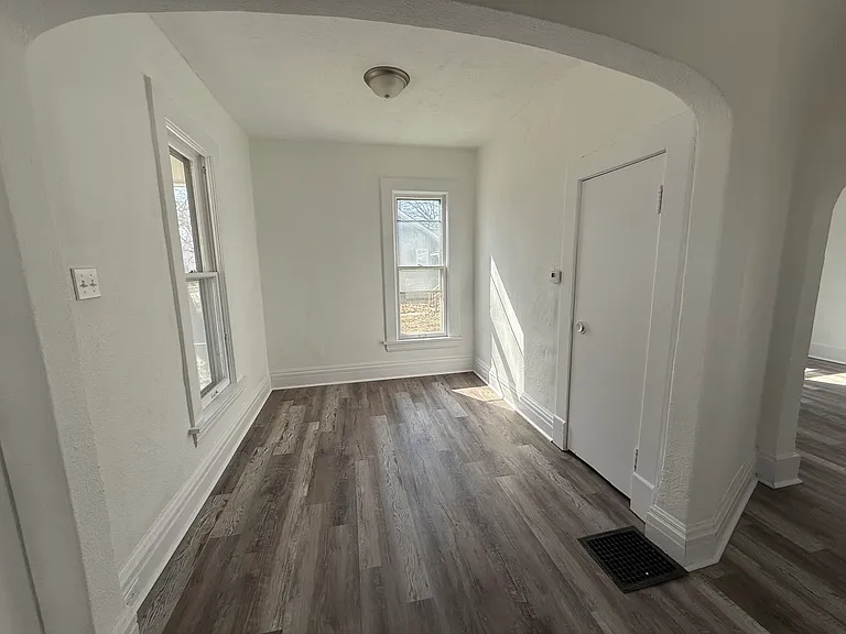 1719 SW Lane St — Photo 3