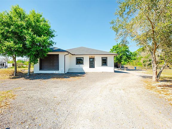 2nd image of 860 N Fronda Street