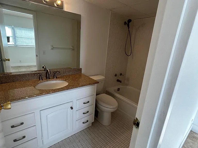 1005 Country Club Dr #303 — Photo 9