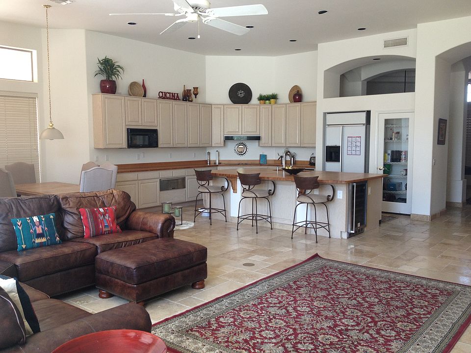Greatroom/kitchen
