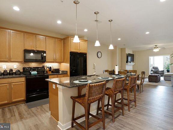 2nd image of 100 Camden Cir