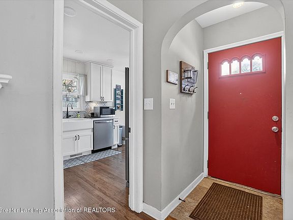 5th image of 2540 E Round Lake Rd