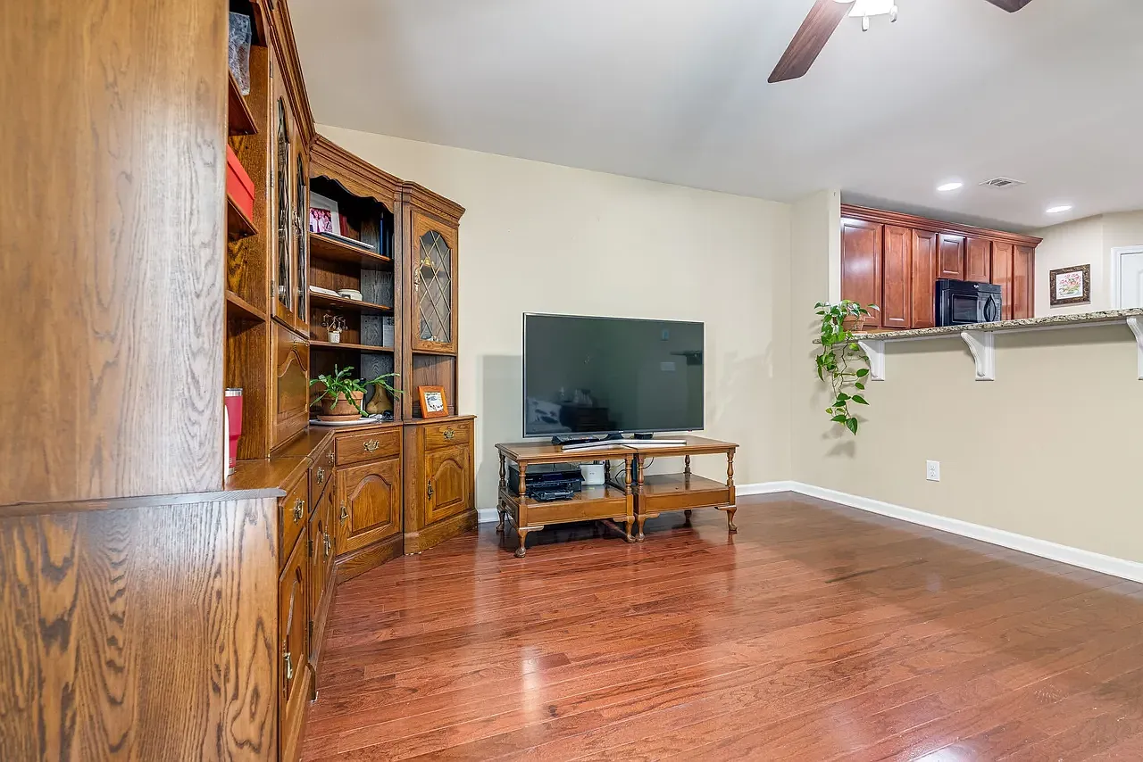 2 bed, 1216 sqft, $2,550 — Photo 1