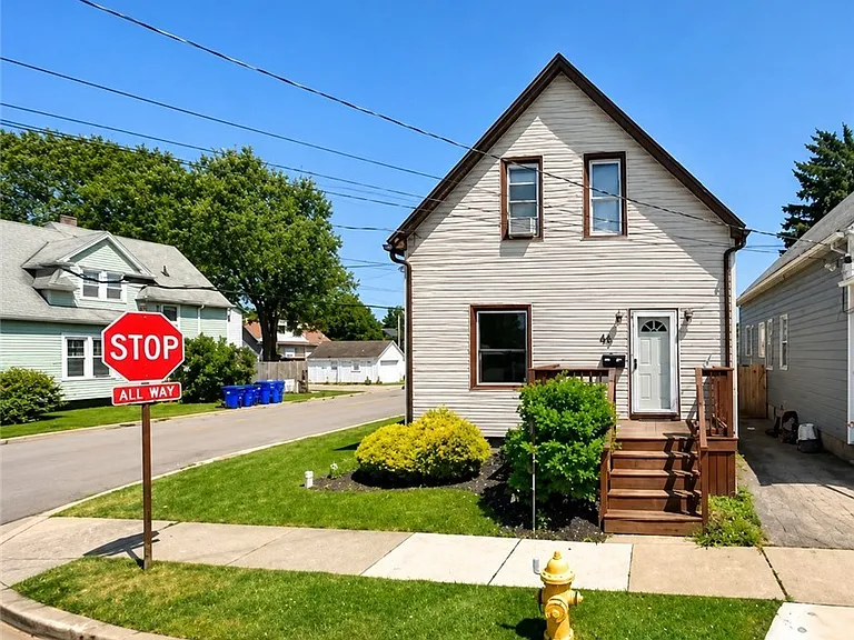 85 Klas Ave — Photo 1