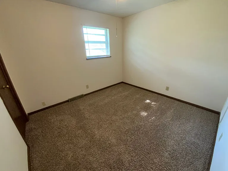 560 N East Park Ln — Photo 72