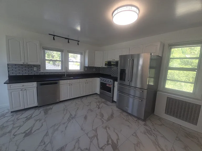 101 Maple St #HOUSE — Photo 6