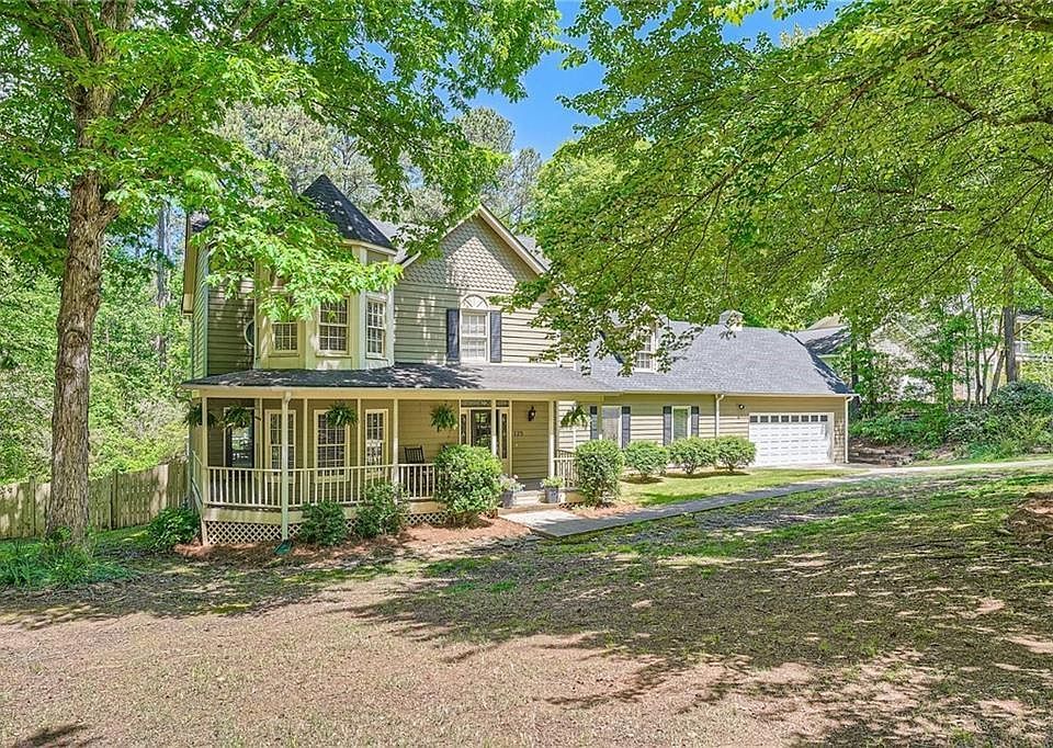 1st image of 125 Picketts Lake Dr