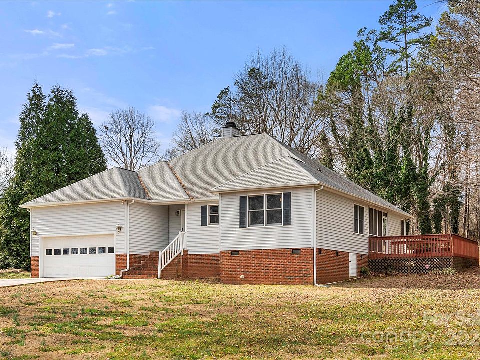 1st image of 611 Edgewater Dr
