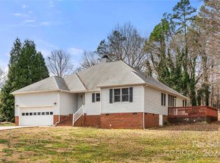 611 Edgewater Dr, Belmont, NC 28012