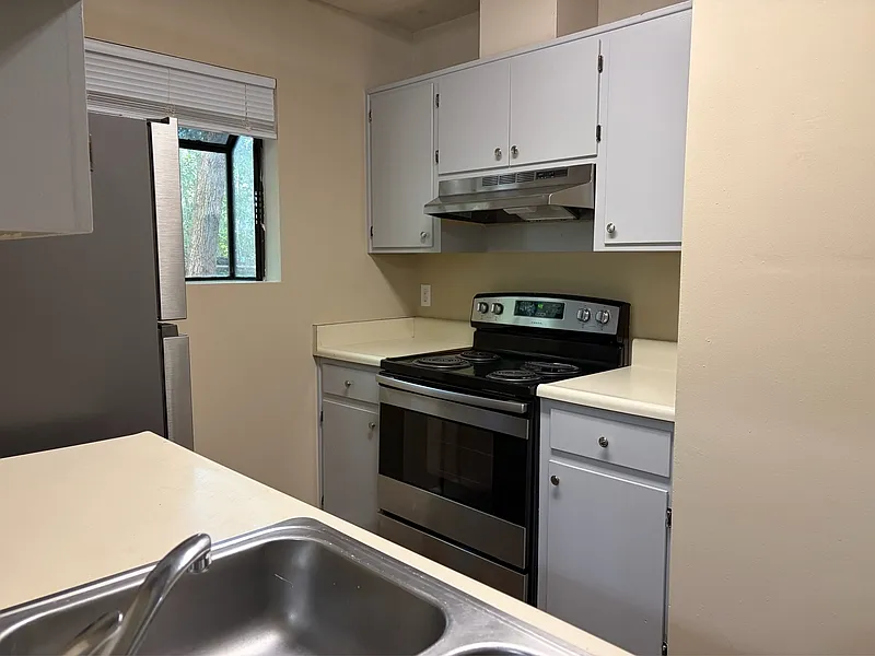 2 bed, 2.0 bath, 1030 sqft, $1,275 — Photo 2