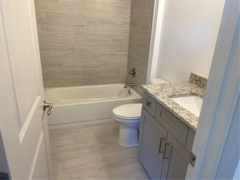 441 Windsor Dr — Photo 9