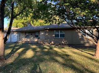 2116 S Valley Rd, Springfield, MO 65804