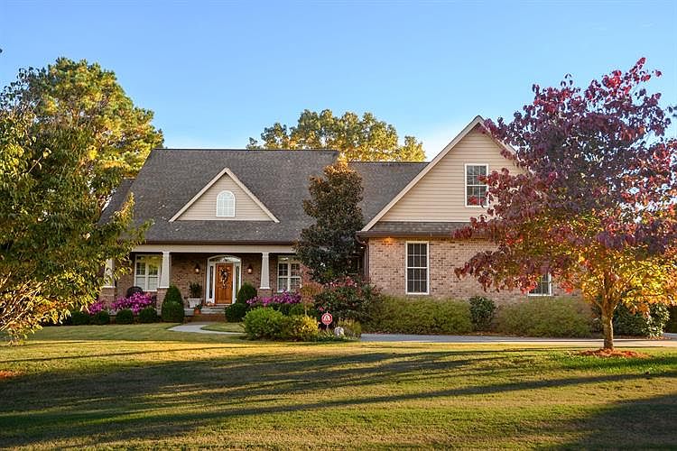 1st image of 127 Hickory Hill Dr