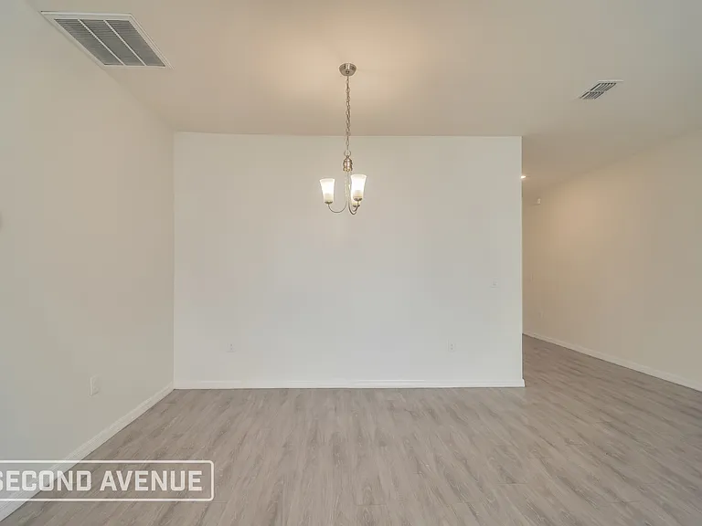 2107 NE 1st Pl — Photo 5