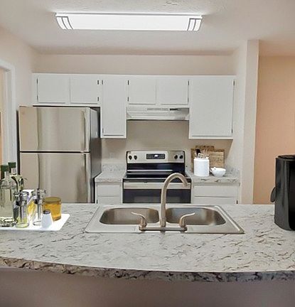 Cook and entertain in style with our contemporary kitchens, featuring sleek countertops, modern appliances, and ample cabinetry for all your culinary needs.
