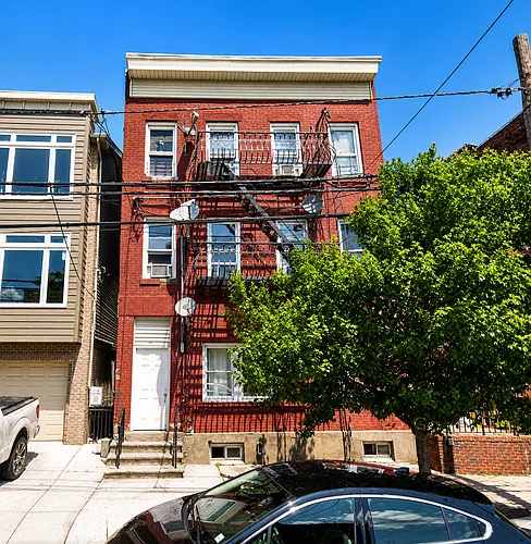 196 Parkhurst St #4 Photo 1