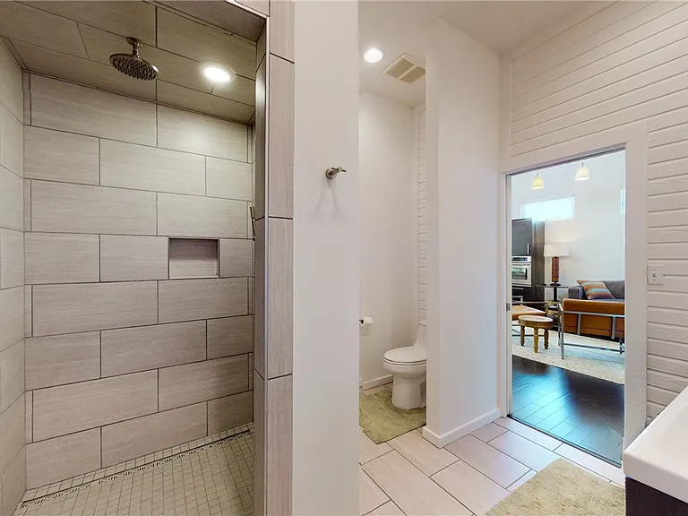 217 N Houston Ave — Photo 31