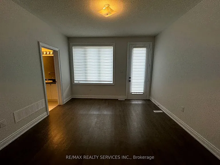 202 Tennant Cir — Photo 4