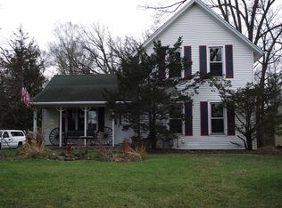 411 E Burnett Rd, Island Lake, IL 60042