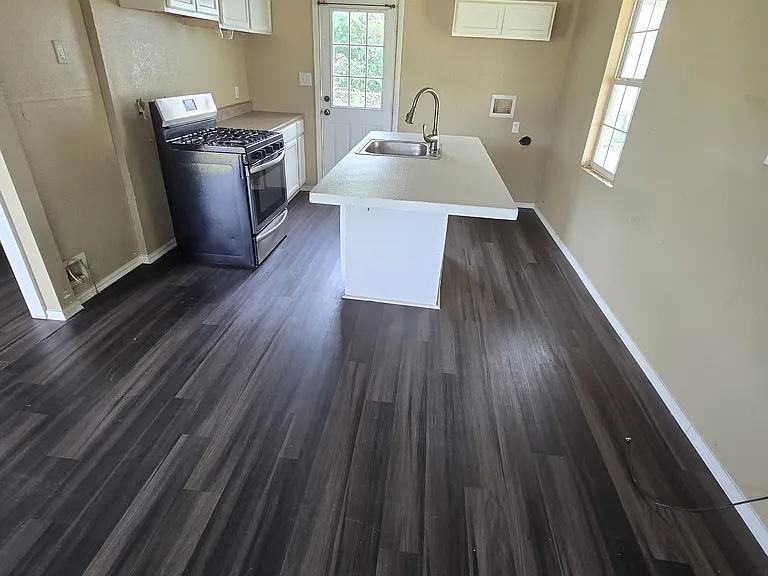 812 Kathy Ave — Photo 3