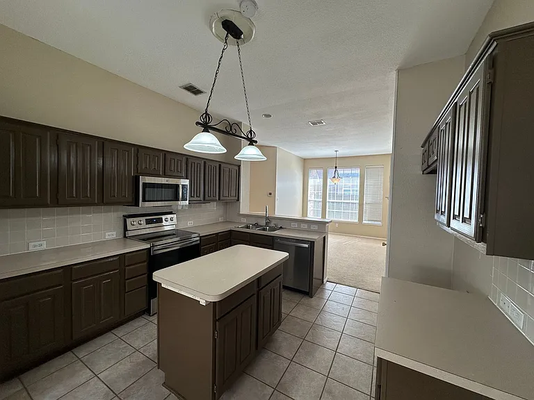 10701 Nashville Dr — Photo 9