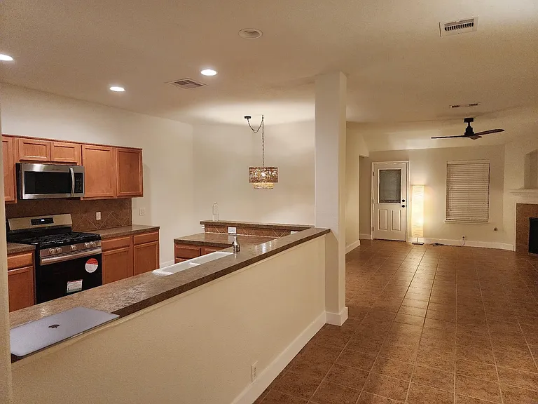 4519 Woodspring Glen Ln — Photo 3