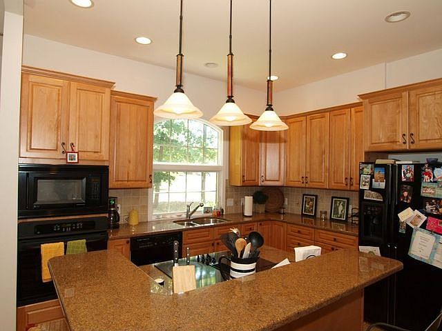 2nd image of 15 Thompson Ct