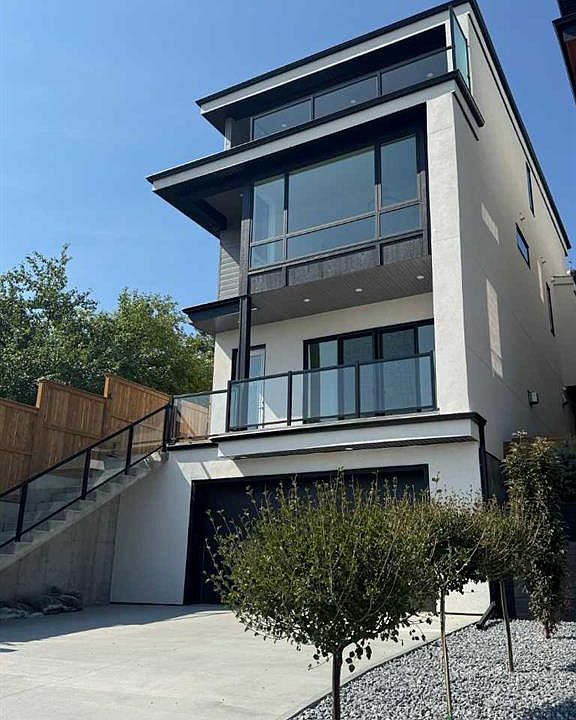 1st image of 710 S Bridge Cres NE