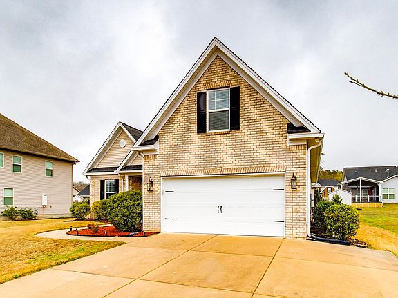 3rd image of 571 Maple Valley Loop