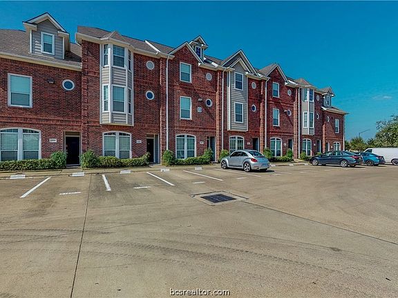 3rd image of 305 Holleman Dr #1306