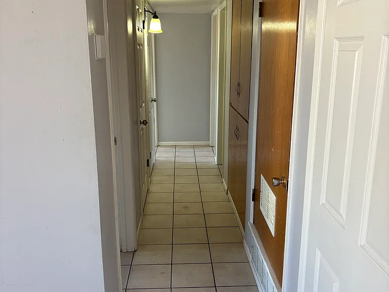 1208 W Laird St — Photo 6