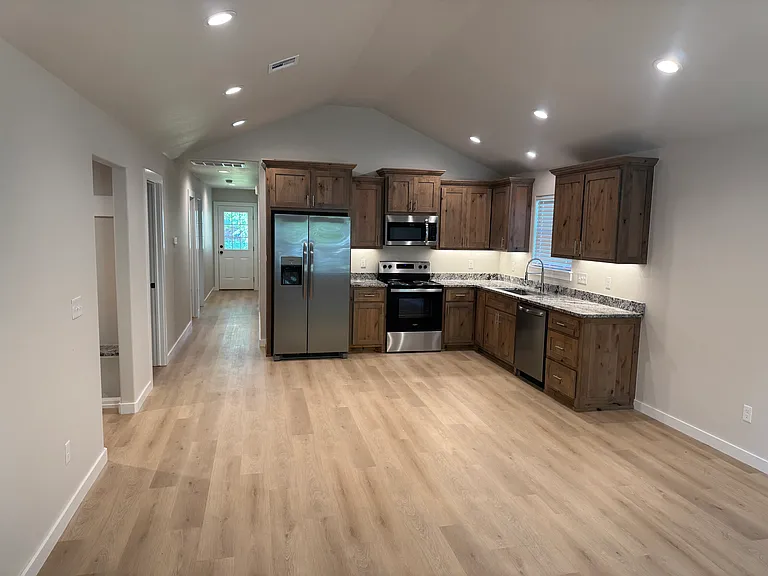 1702 Evans St — Photo 3