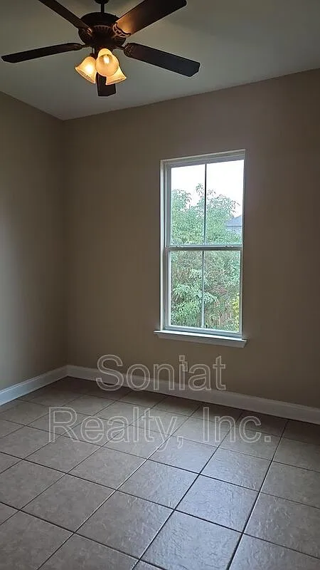 2 bed, 1.5 bath, 781 sqft, $1,275 — Photo 4