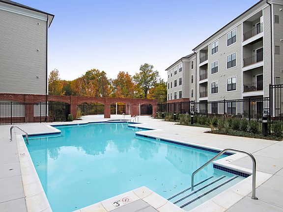 The Cosmopolitan at Lorton Station Pool