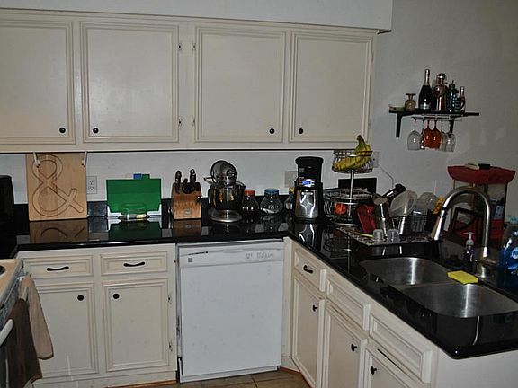 4th image of 13421 Garden Grove St #747