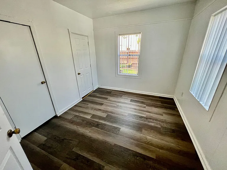 1214 Mitchell St — Photo 10