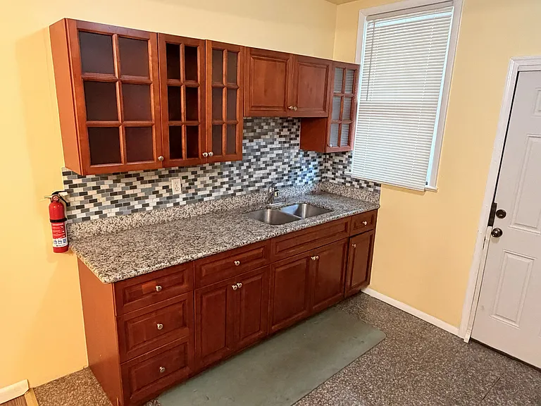 3126 Tasker St — Photo 5